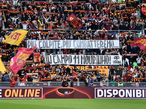 Roma, il veleno di Mou fa perdere la testa tra "pañolada" e rossi