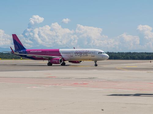 Problemi ai motori e oltre 8 mila voli a rischio: cosa succede a Wizz Air