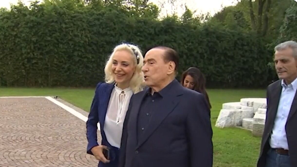 "Buon compleanno, amore". La speciale sorpresa a Berlusconi