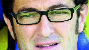 Ferrara rivoluziona la difesa e davanti si affida al tridente