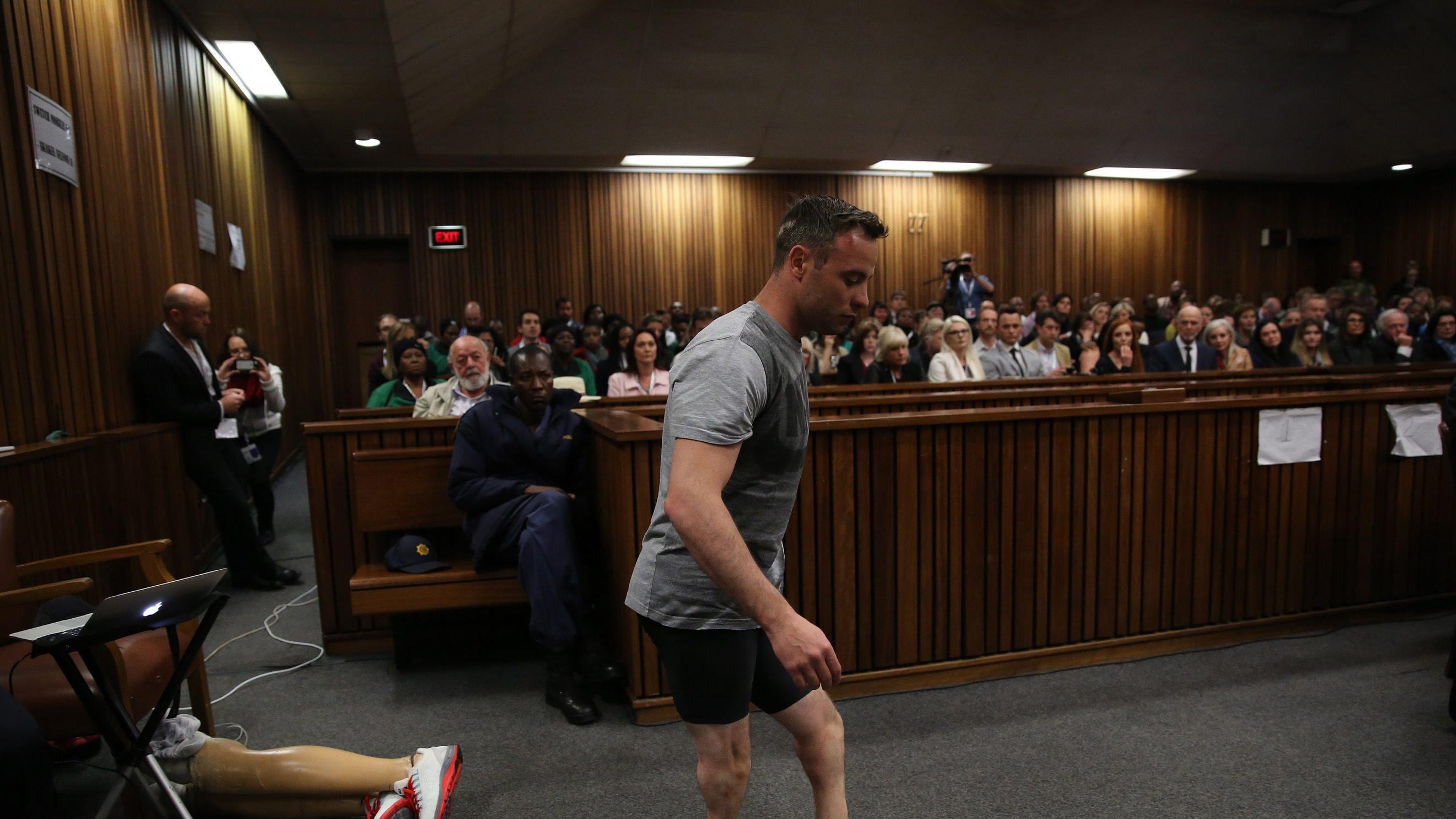 Pistorius, la famiglia di Reeva mostra le immagini dell'omicidio