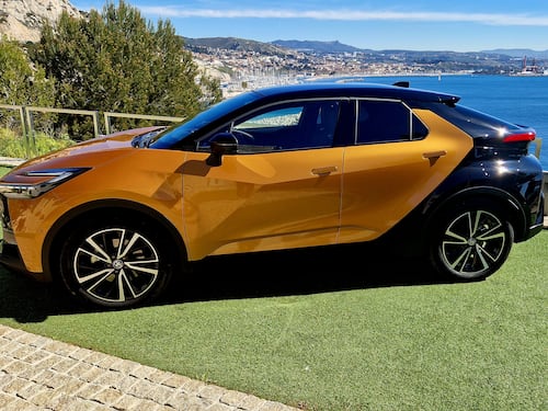 Primo contatto con la nuova C-HR Plug-in Hybrid: arriva una ventata di "premium"