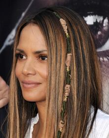 Halle Berry sexy in maxi t-shirt 30