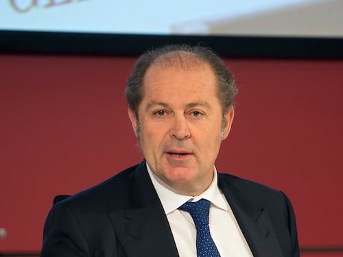 La via delle polizze allo sportello. Le strategie di Generali e Unipol
