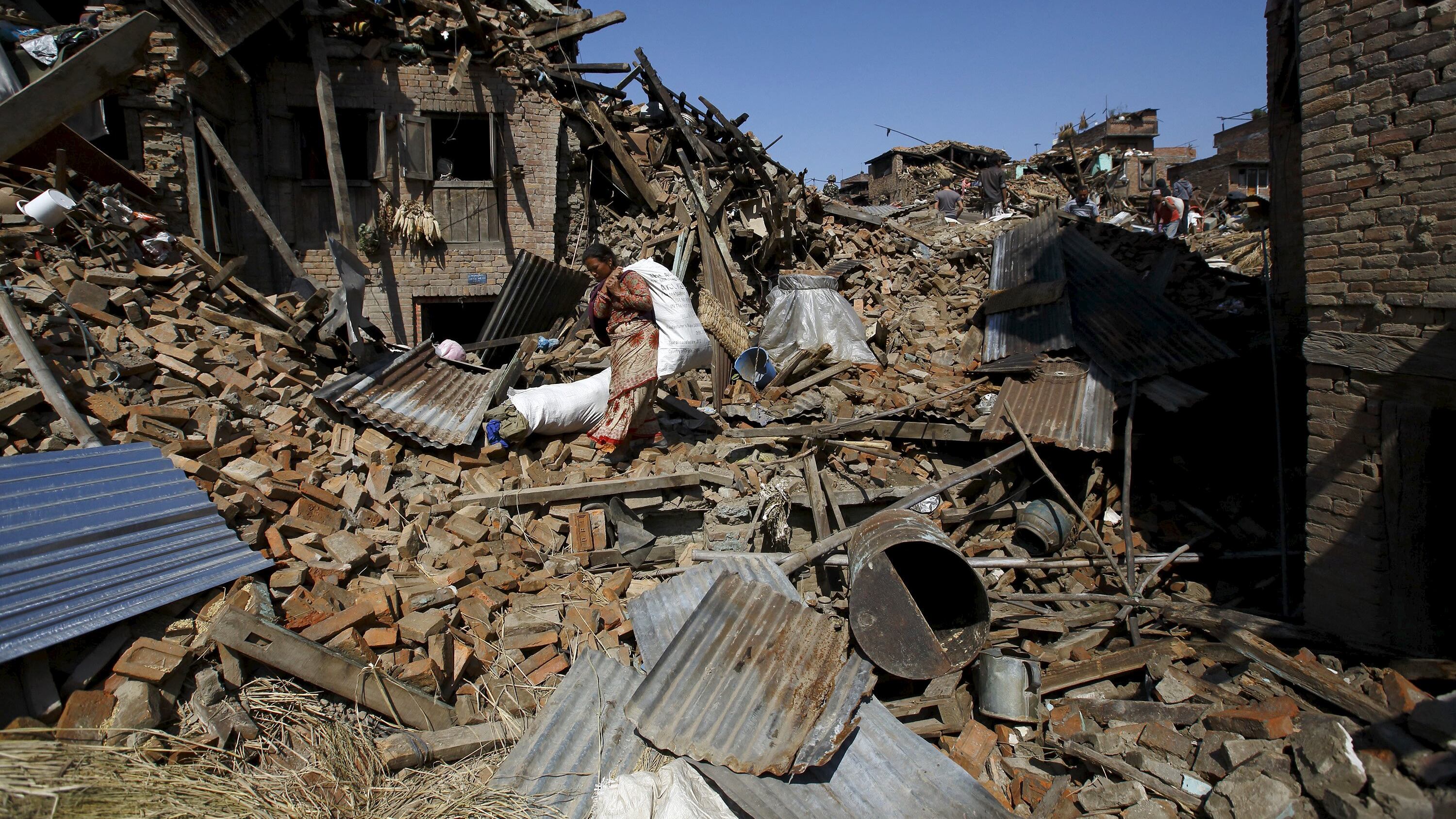 Nepal, tragedia senza fine: trovati i corpi di due italiani