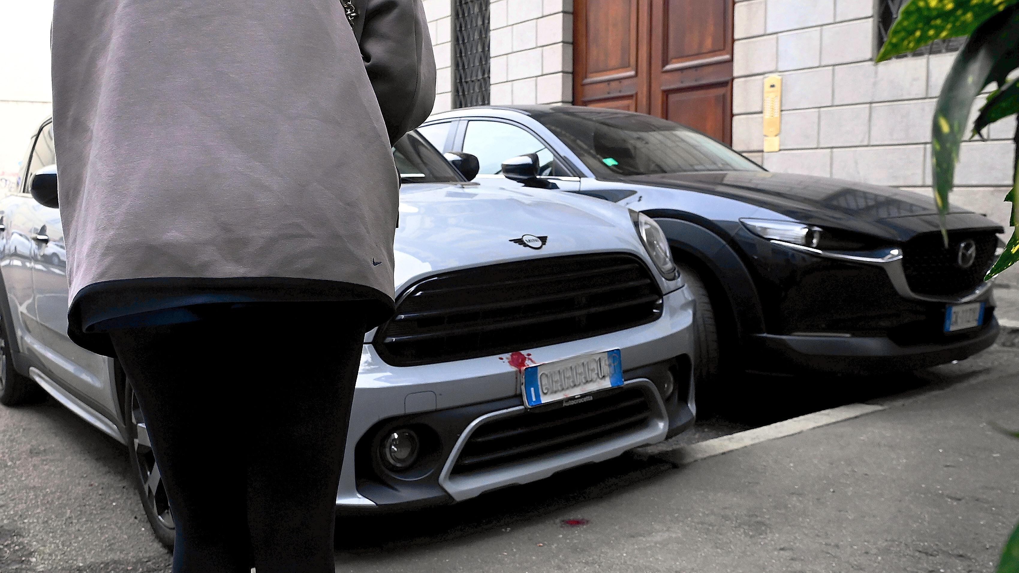 Milano, violentata in centro. L'uomo preso dai bodyguard
