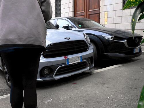 Milano, violentata in centro. L'uomo preso dai bodyguard