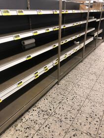 Coronavirus, le immagini dei supermercati presi d'assalto a Berlino 10