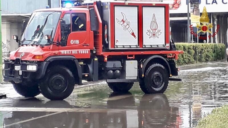 Vigili del fuoco impegnati nella notte per le forti piogge su Milano 3
