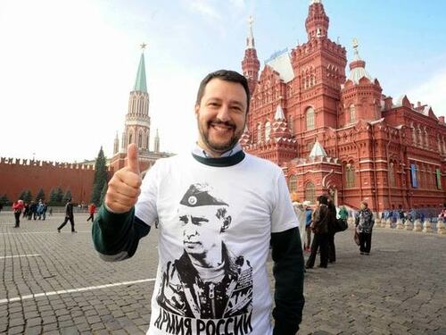 Matteo Salvini in Russia con la maglietta di Putin
