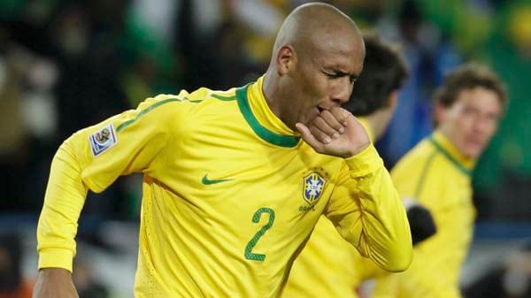 "Problemi disciplinari" e Dunga fa fuori Maicon dal Brasile