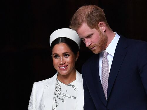 La mamma di Meghan Markle fugge a Los Angeles ma per un corso su come diventare una buona nonna