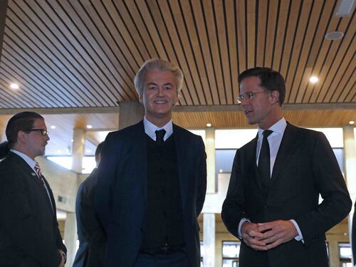 Il premier Rutte vota all'Aia