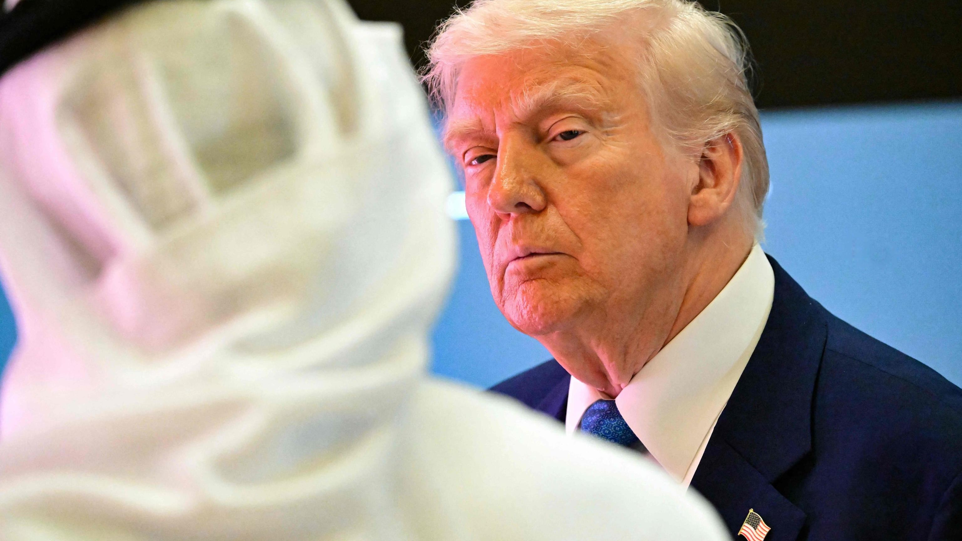 "Motivi di sicurezza". E Trump vieta i viaggi negli Usa da 12 Paesi