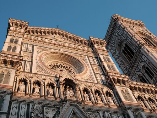 Ultimo sfregio: interrompono la messa in Duomo