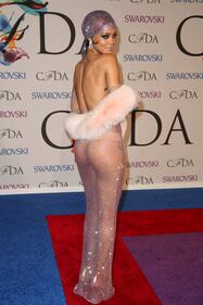 Il nude look di Rihanna che fa girare la testa 3