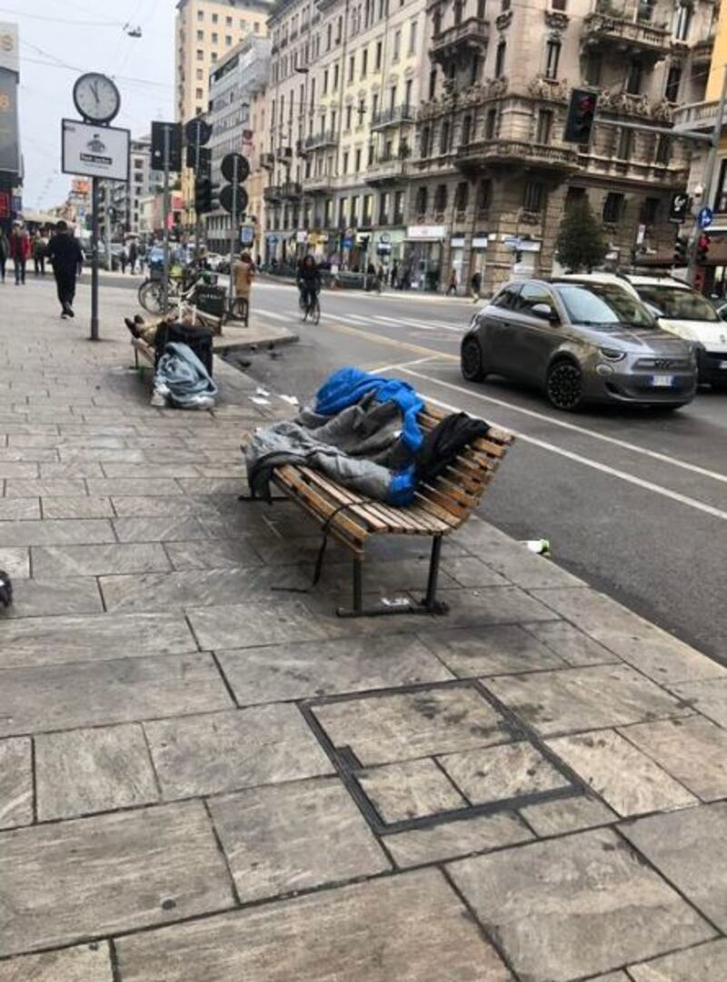 Degrado nello quartiere dello shopping milanese 7