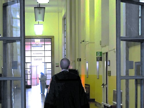 Perquisizioni e sequestri nella stanza di un dipendente dell'ufficio gip del tribunale di Milano