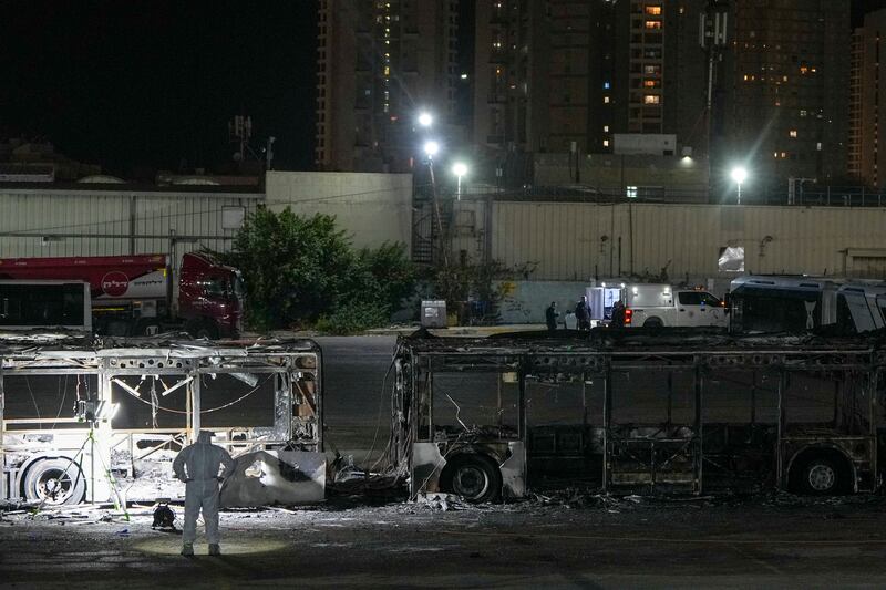 Bus bruciati a Tel Aviv