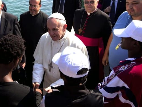 Il Papa dice messa per i migranti nell'anniversario di Lampedusa