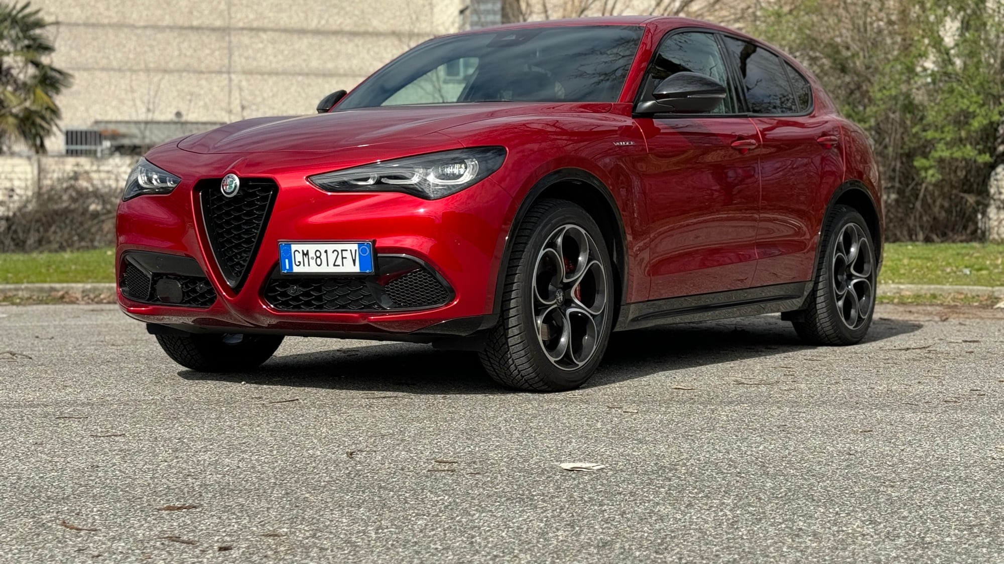 Alfa Romeo Stelvio 2024: si rifà il look ed è sempre un piacere da guidare