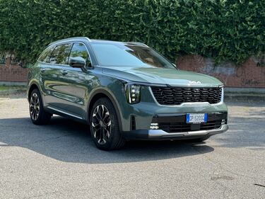 Kia Sorento 2024: guarda la gallery del rinnovato SUV da famiglia, anche Diesel 6