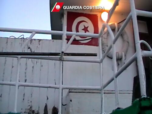 "Bloccati 84mila migranti". L'intesa con la Tunisia funziona: partenze in calo