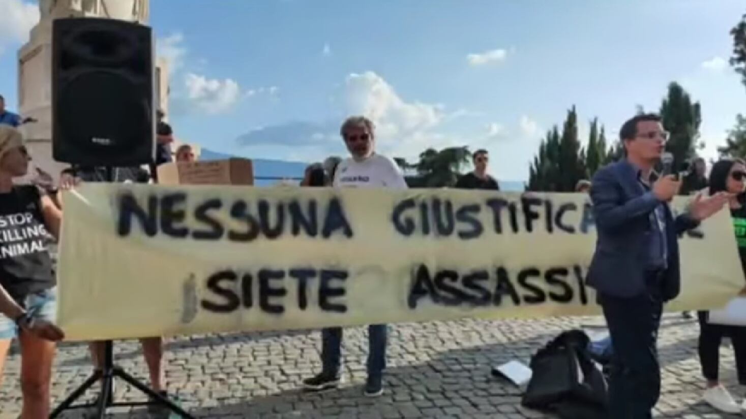 "Ecco chi ha ucciso la capretta". Il sit-in ad Anagni sfocia in gogna mediatica