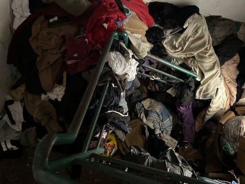"Ratti e sporcizia". Le foto-choc dell'ex-centro migranti di don Biancalani