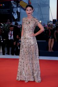 Trasparenze e spacchi: le star sul red carpet sono super sexy 7