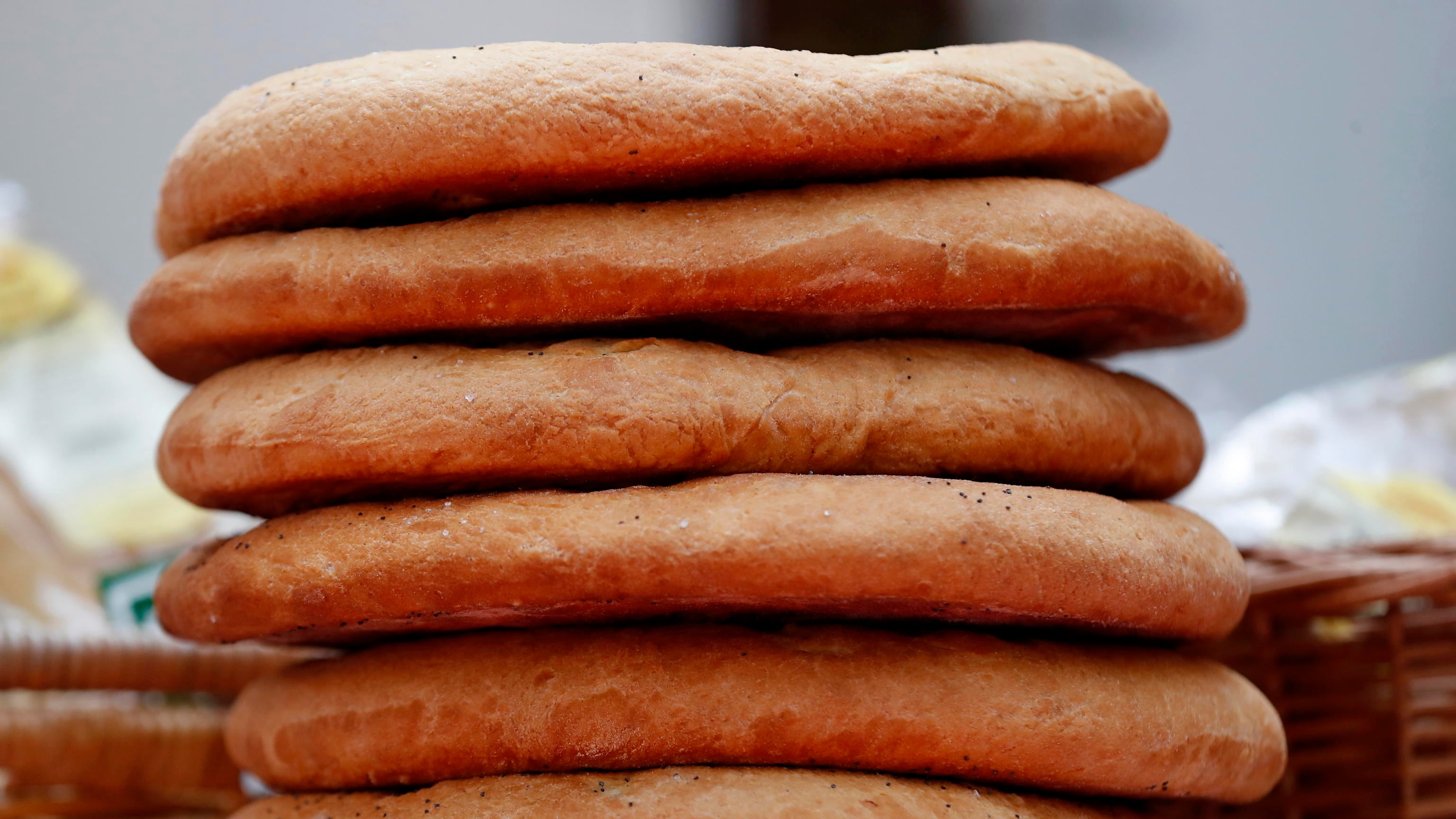 Addio a una pagnotta su tre: oggi il pane costa il 20% in più