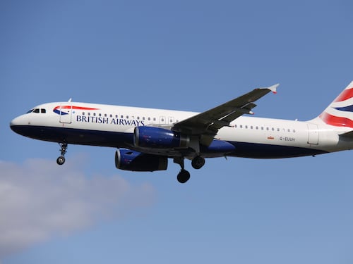 La nube vulcanica, poi i motori spenti in aria. Così si salvò il British Airways 9