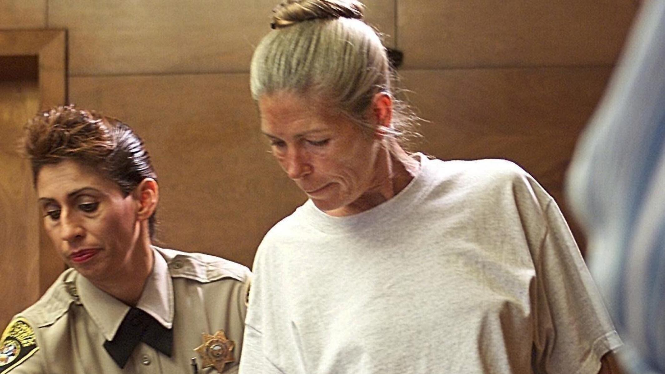 In libertà dopo 52 anni: scarcerata Leslie Van Houten, l'Angelo della morte di Charles Manson