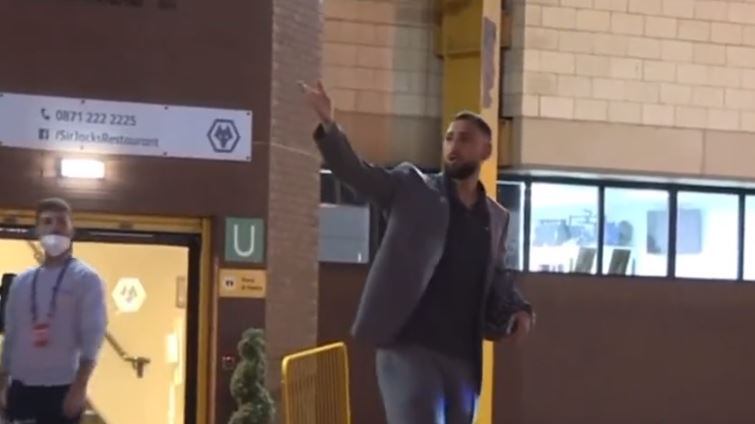 "Sei un c...". Donnarumma e la lite col tifoso del Milan