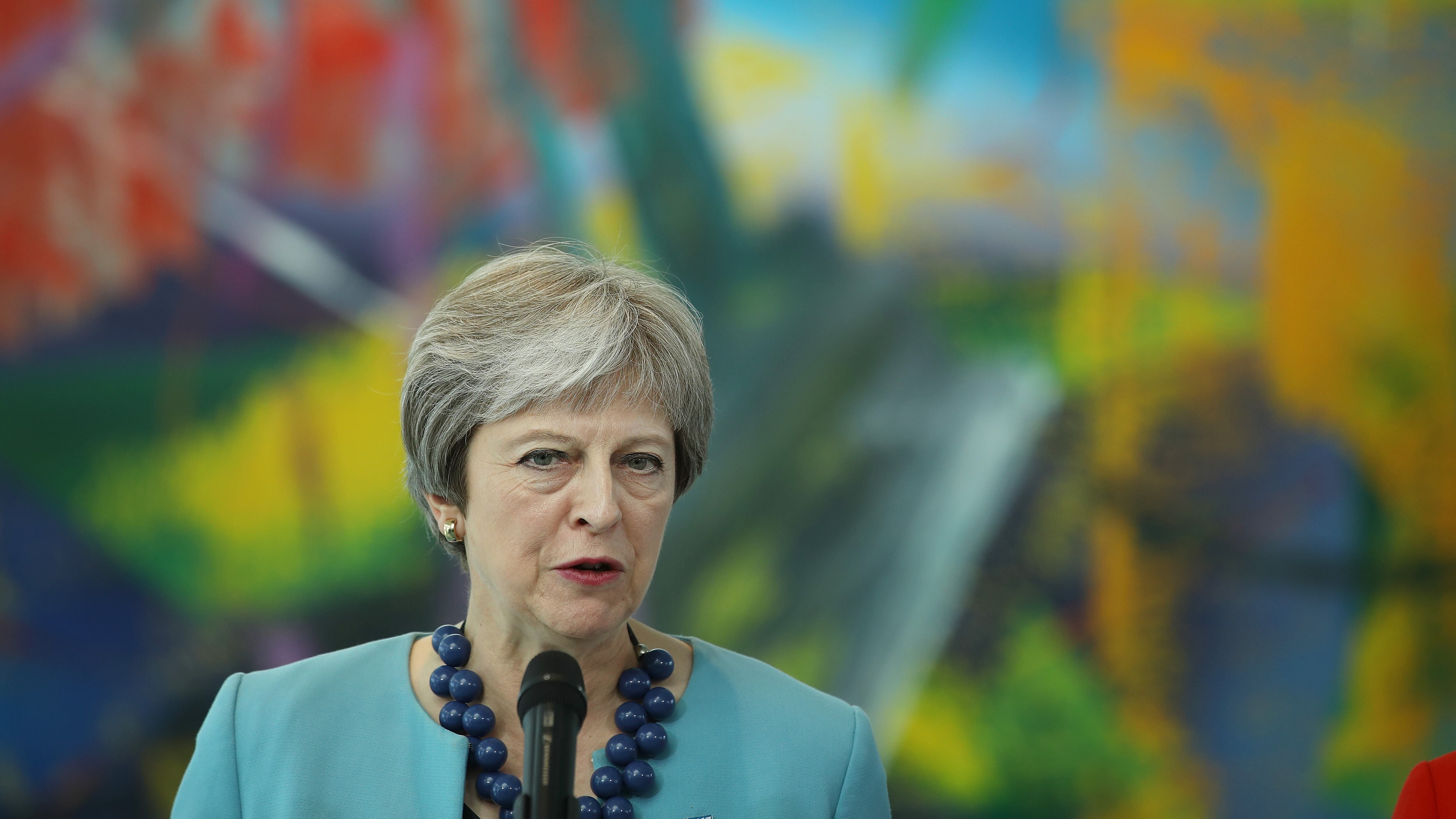 "Stop a chi cerca lavoro". La May respinge gli europei