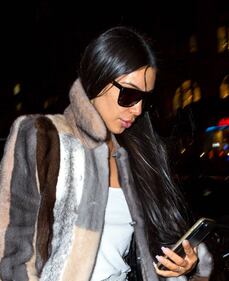 Kim Kardashian hot: bionda e scollata su Twitter 45