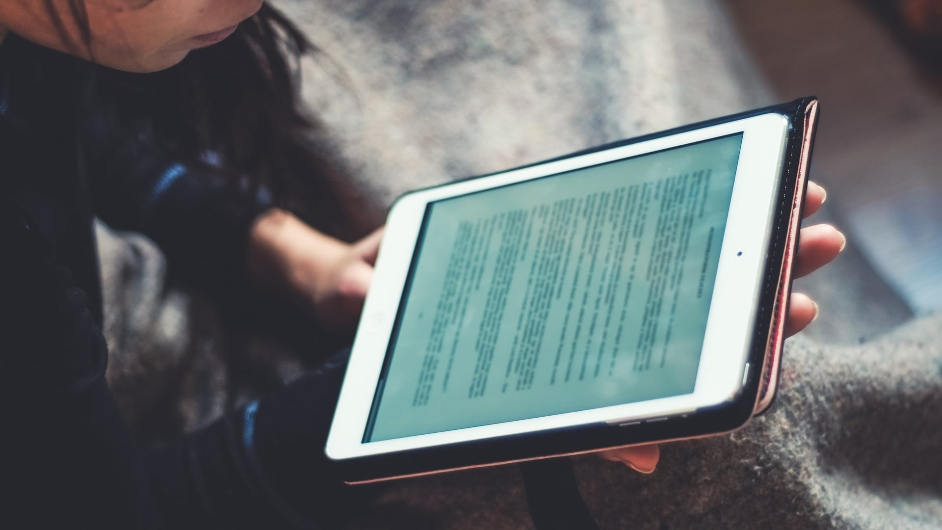 "Booktok" e "Booktoker", il fenomeno social entra nella Treccani: ecco cos'è