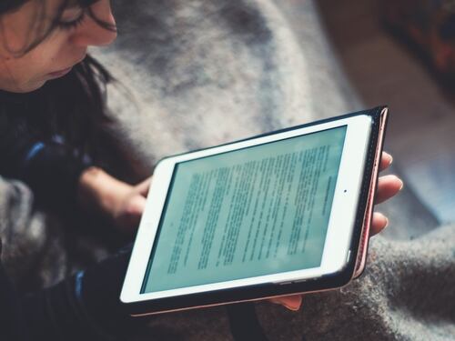 "Booktok" e "Booktoker", il fenomeno social entra nella Treccani: ecco cos'è