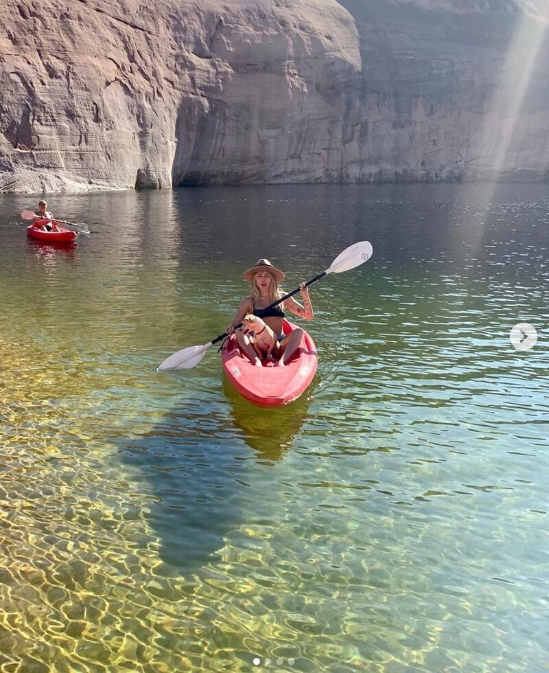 Miley Cyrus, il viaggio nel deserto: foto 11