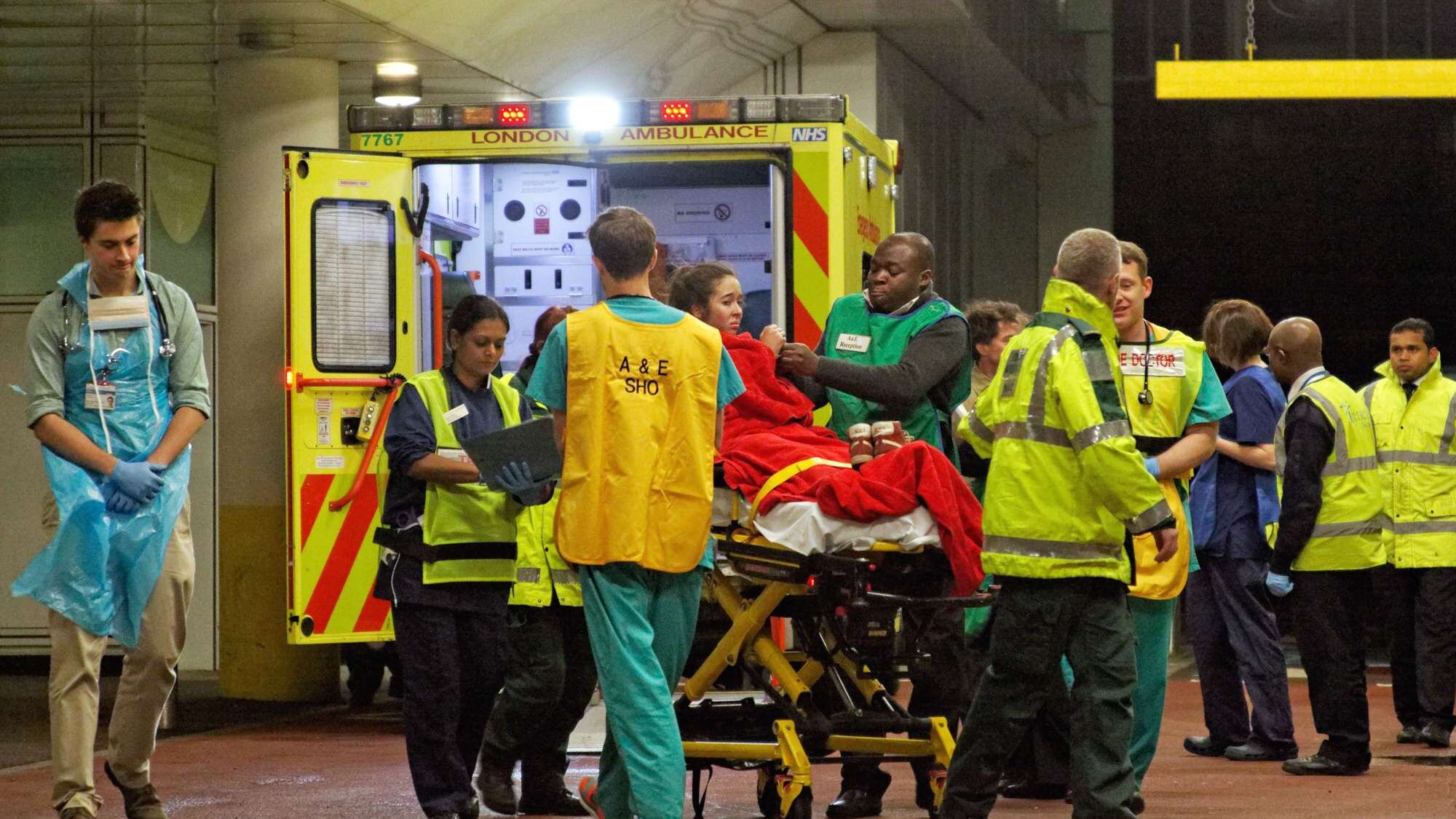 Crolla il tetto del teatro Oltre 80 feriti a Londra