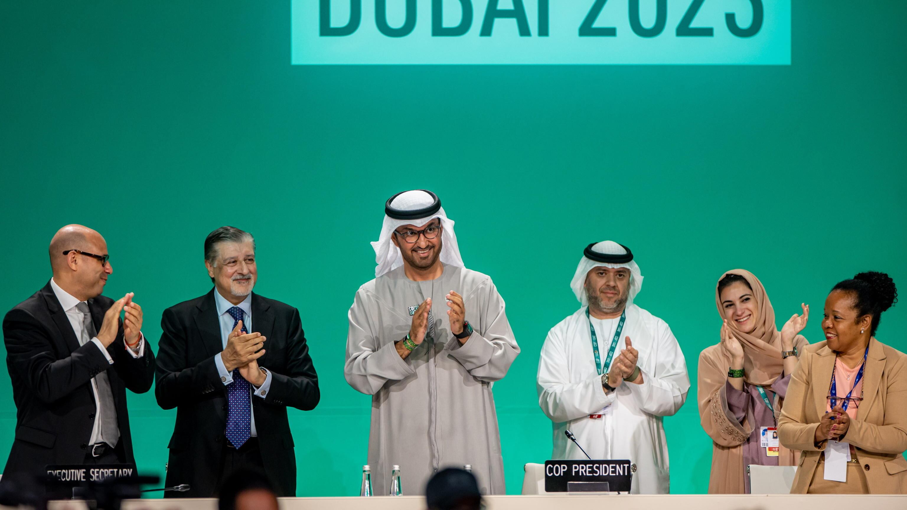 "Abbandonare combustibili fossili". Cop28, c'è l'accordo: cosa è stato deciso