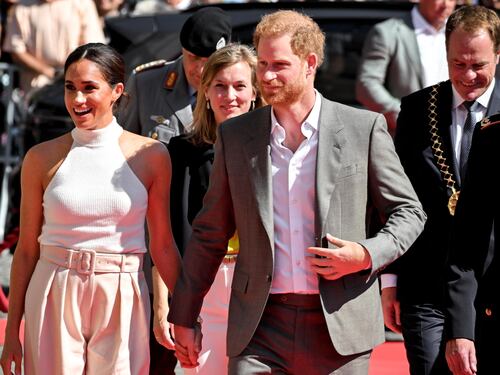 Spotify licenzia Harry e Meghan: cancellato il podcast dei Sussex