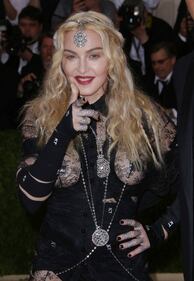 Madonna al Met Gala 2016 15