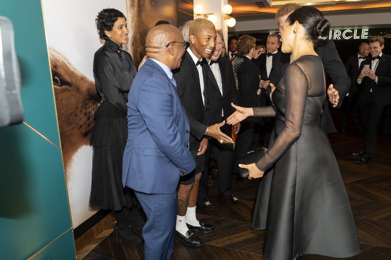 Alla prima di "The Lion King" Harry e Meghan rubano la scena a tutti 4