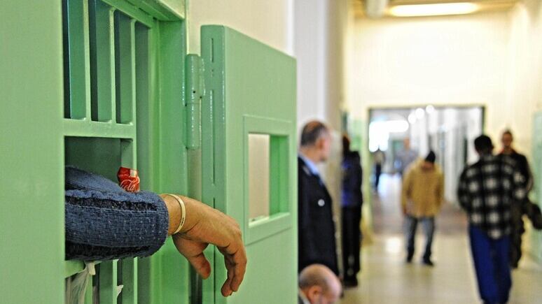 "Non sopporto mia moglie". Evade dai domiciliari, poi la condanna-beffa