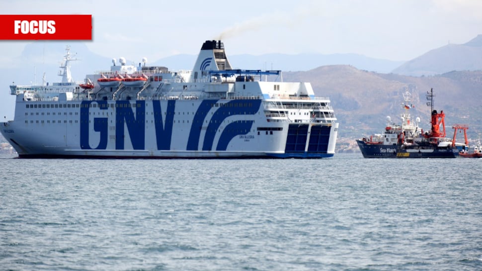 Le navi "bomba" dei migranti: focolai innescati dal governo