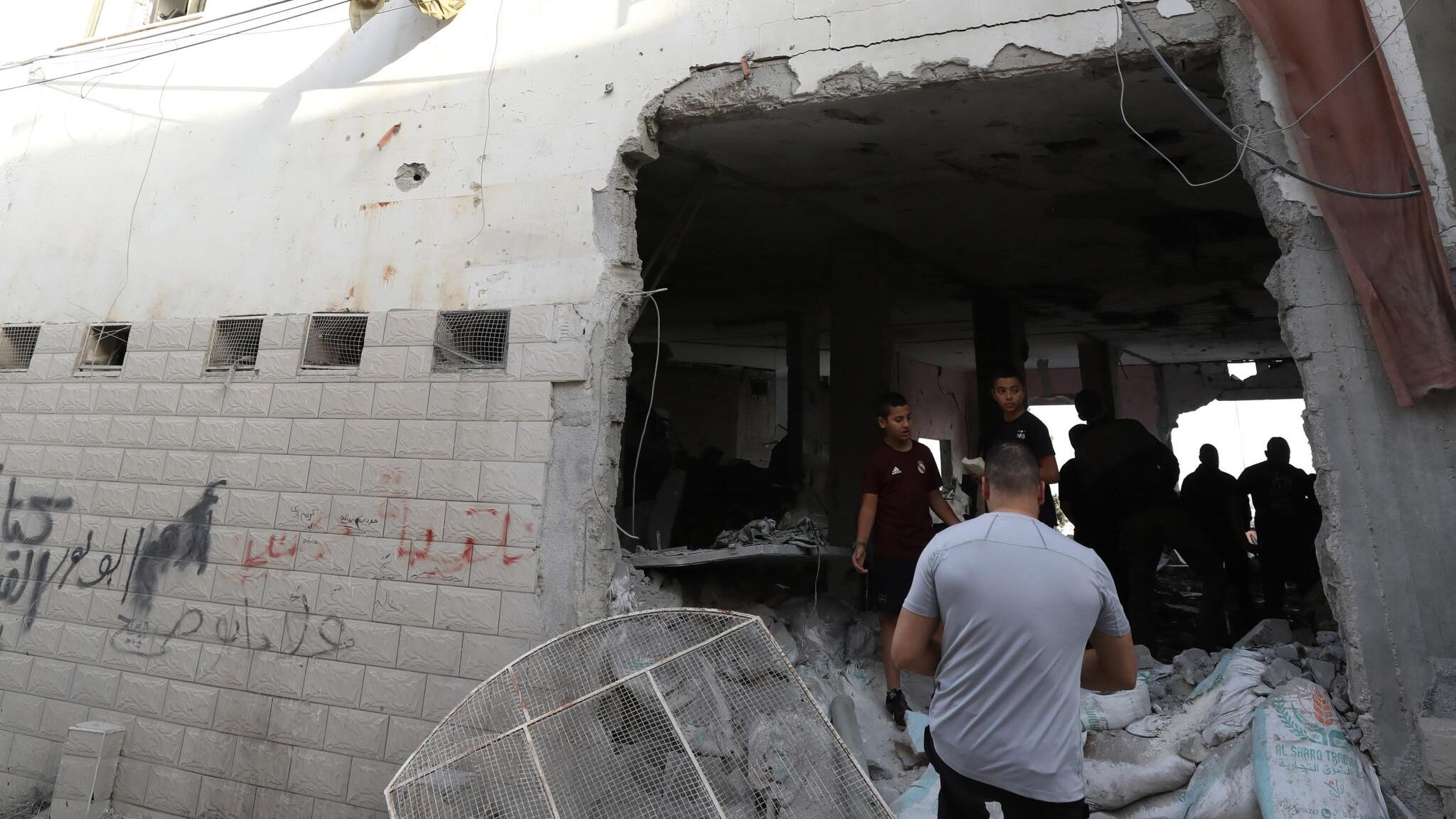 Blitz in Cisgiordania: missili sulla moschea. "Andiamo avanti finché Hamas sparirà"