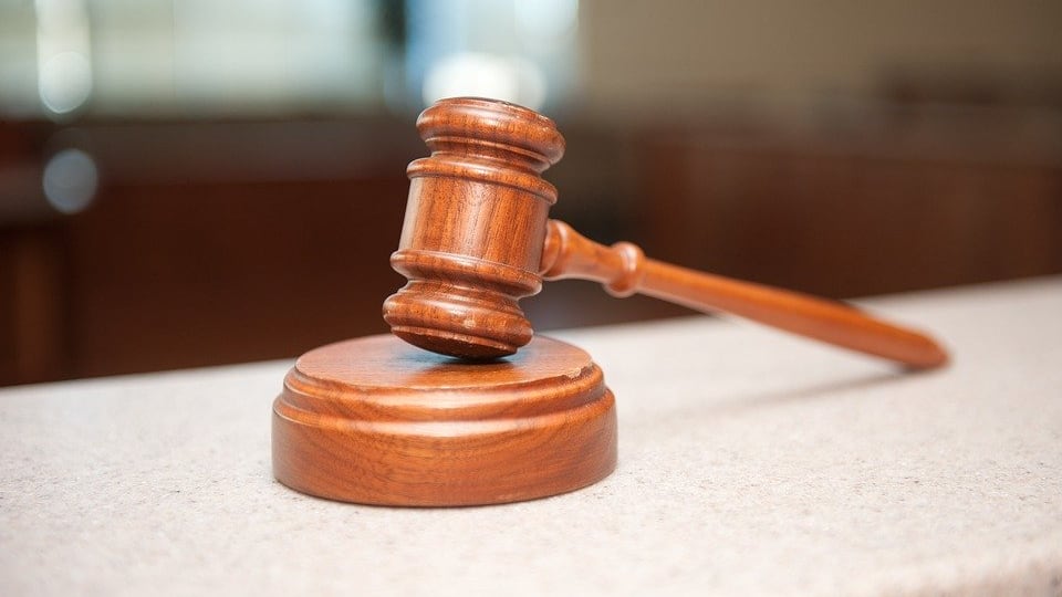 Badante falsifica testamento e intasca 389mila euro: indagata