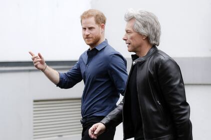 Londra, il principe Harry incontra Jon Bon Jovi 2