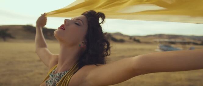 Taylor Swift sexy e selvaggia in Africa, ma è polemica 22